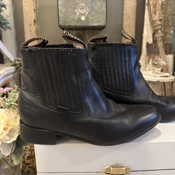 HERENCIA BLACK LEATHER CHELSEA BOOTS | CREW ANKLE PULL TABS | MEXICAN BOOTS - Picture 7 of 11